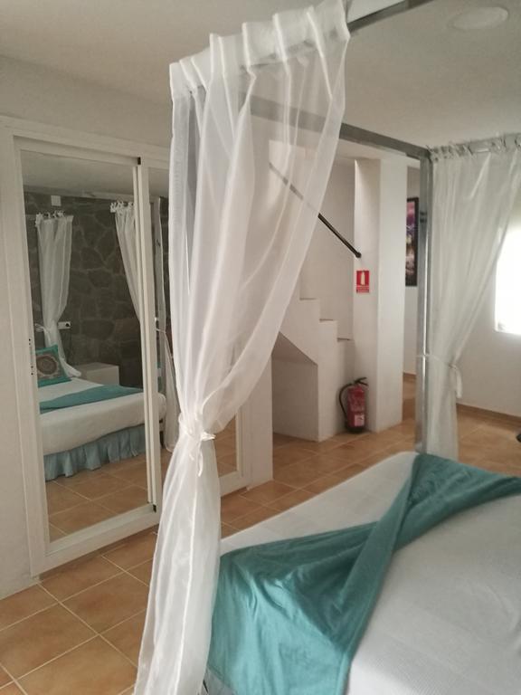 Pension Isla - Couples Only Casas de Cuadra Exterior photo